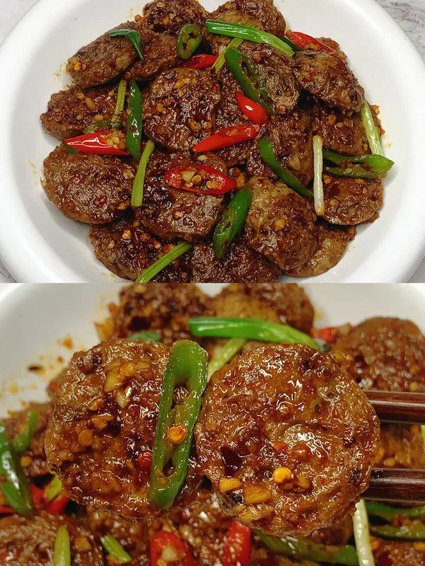 爆炒牛肉丸 用料 材料 用量 牛肉丸 半斤 青红椒 2个 蒜末 适量 辣椒面 1勺 生抽 半勺 蚝油 1勺